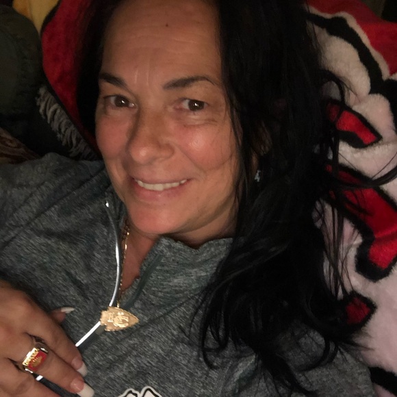 Meet your Posher, Lori (Bubbles) - Picture 3 of 16